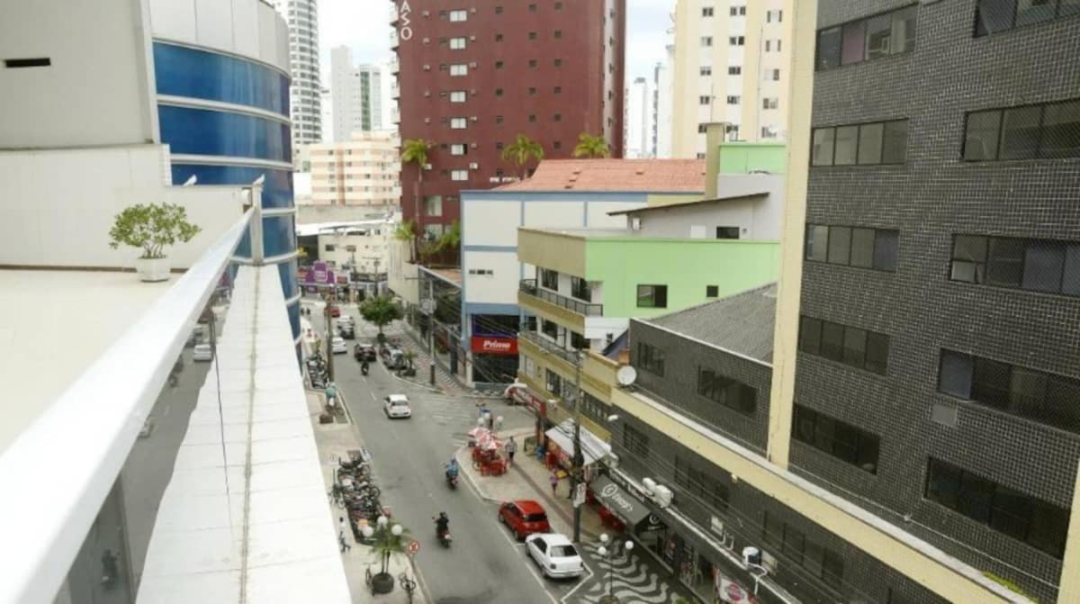 Balneario Camboriu - edificio Las Vegas - Apartamento arejado e reformado - 2 quartos - 2 banheiros - Próximo da Praia - Portaria 24h - Garagem Privativa Apartamento *