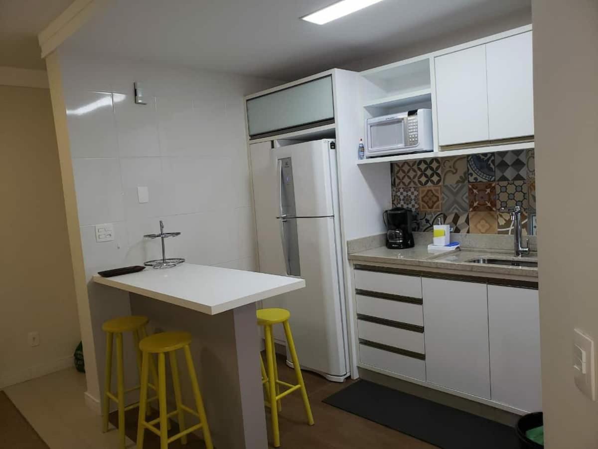 Balneario Camboriu - edificio Las Vegas - Apartamento arejado e reformado - 2 quartos - 2 banheiros - Próximo da Praia - Portaria 24h - Garagem Privativa Balneario Camboriu