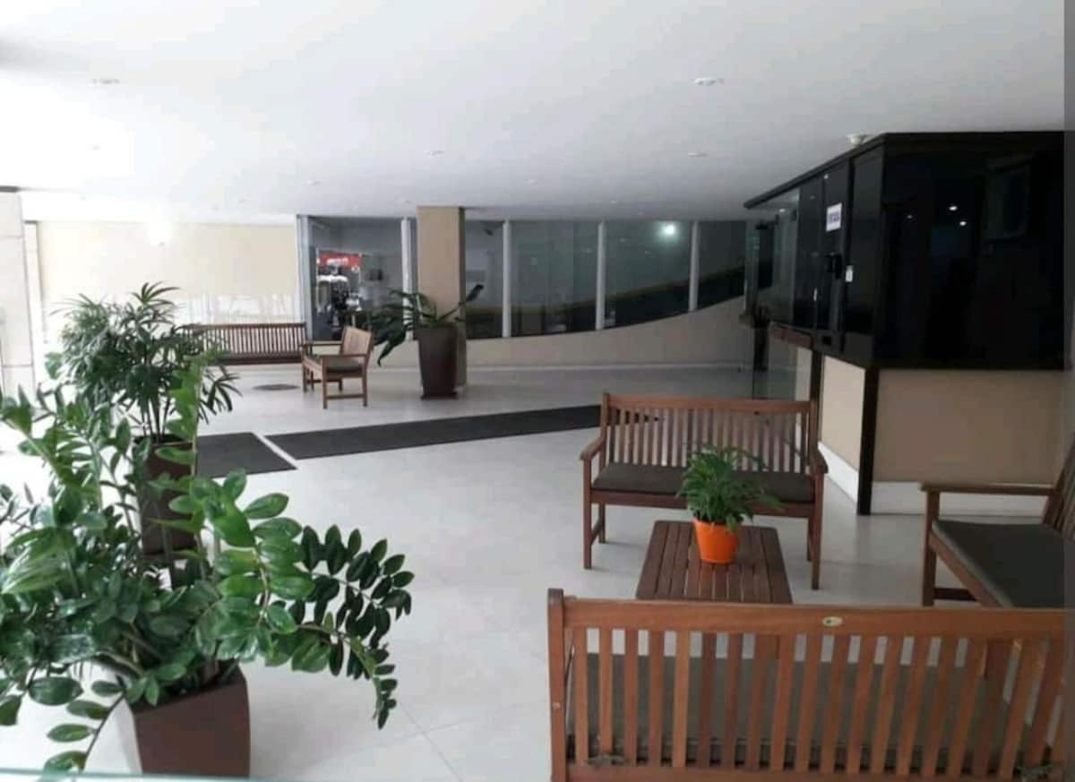 Apartamento Balneario Camboriu - edificio Las Vegas - Apartamento arejado e reformado - 2 quartos - 2 banheiros - Próximo da Praia - Portaria 24h - Garagem Privativa *