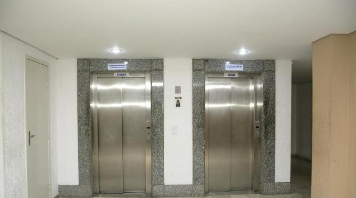 Balneario Camboriu - edificio Las Vegas - Apartamento arejado e reformado - 2 quartos - 2 banheiros - Próximo da Praia - Portaria 24h - Garagem Privativa Apartamento *