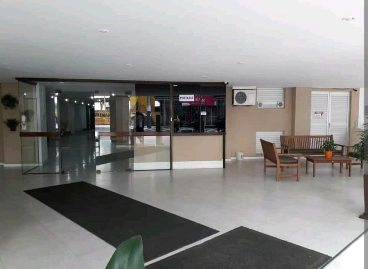 Balneario Camboriu - edificio Las Vegas - Apartamento arejado e reformado - 2 quartos - 2 banheiros - Próximo da Praia - Portaria 24h - Garagem Privativa *
