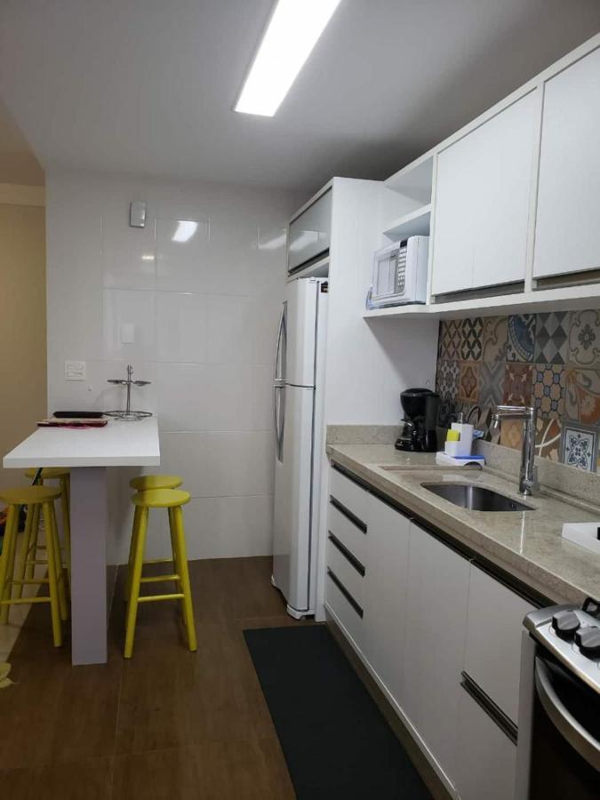 Apartamento Balneario Camboriu - edificio Las Vegas - Apartamento arejado e reformado - 2 quartos - 2 banheiros - Próximo da Praia - Portaria 24h - Garagem Privativa