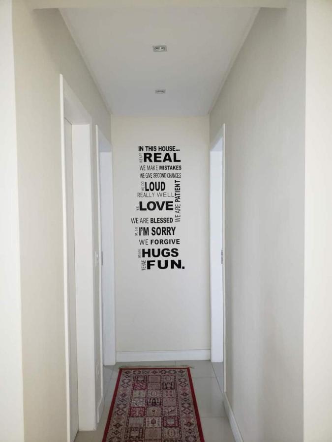 Apartamento Balneario Camboriu - edificio Las Vegas - Apartamento arejado e reformado - 2 quartos - 2 banheiros - Próximo da Praia - Portaria 24h - Garagem Privativa